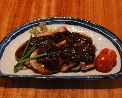 Tender-beef-tongue-with-aromatic-vegetables-and-tamari-soy-sauce-DSC_0790
